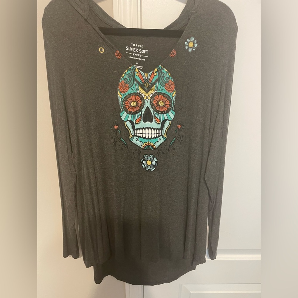 Torrid skull light weight hoodie size 1